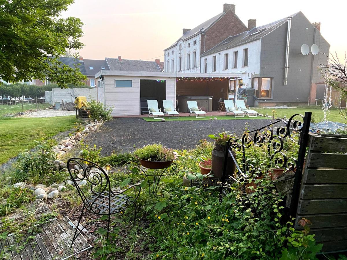 Le Chateau De Frankie Spas-Saunas Grand-Reng Exterior foto
