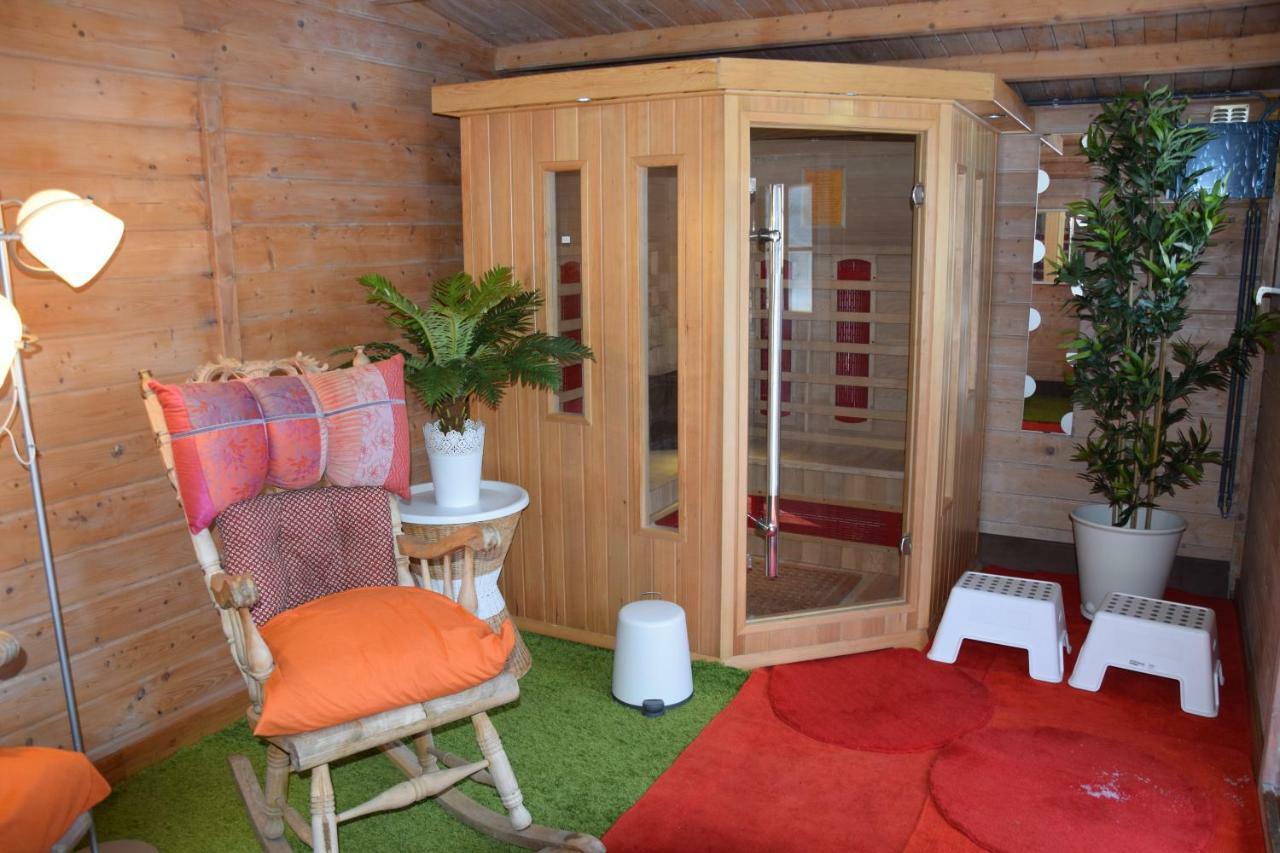 Le Chateau De Frankie Spas-Saunas Grand-Reng Exterior foto